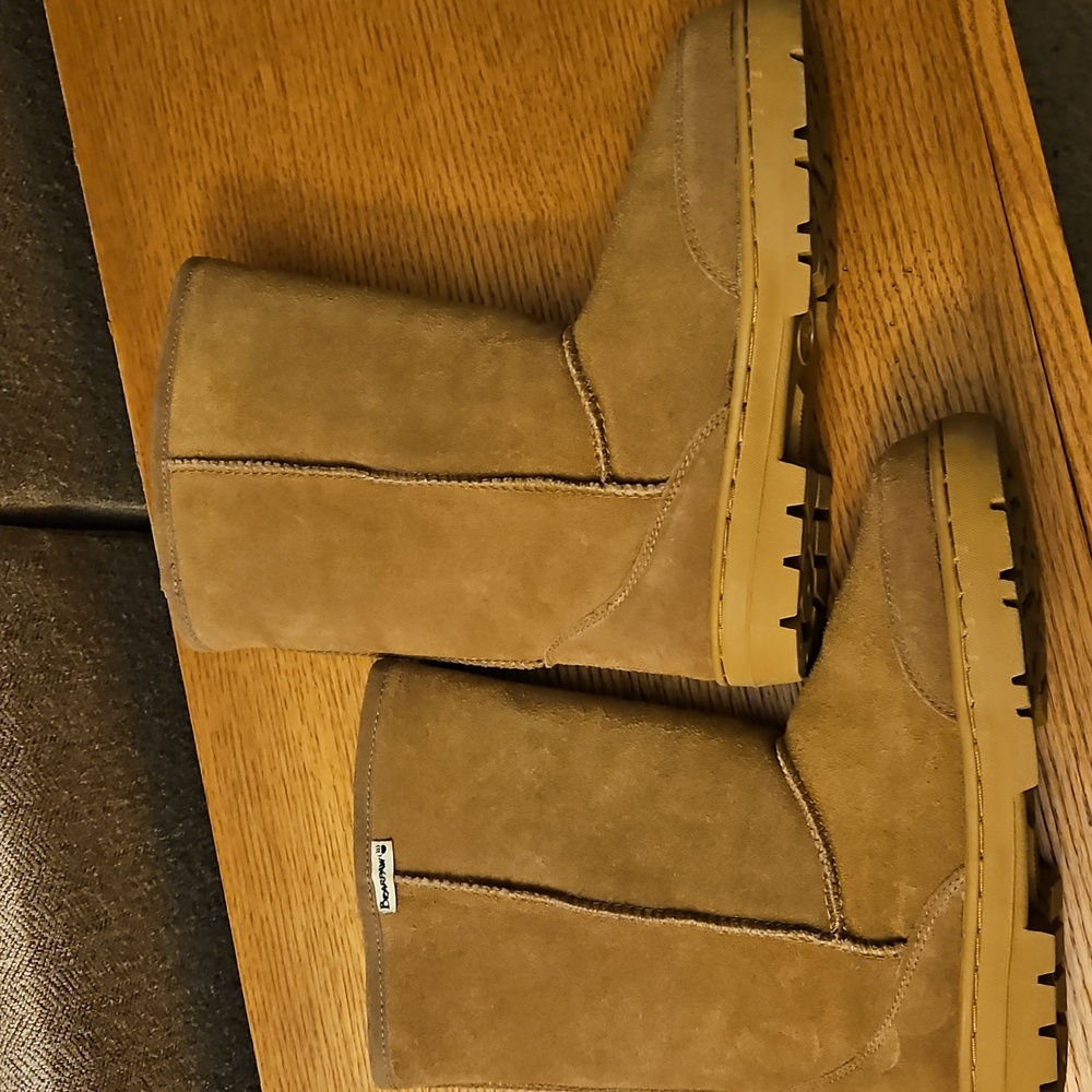 Bearpaw Women's Boots Size 9